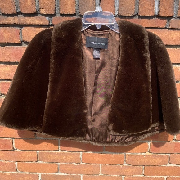 Victoria Secret 💕💕🛍Moda international Sweet Deep Chocolate Brown fur wrap 🎁 - Picture 1 of 12